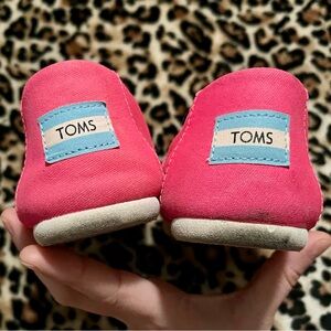 TOMS – Hot Pink Slip-On Shoes Flats